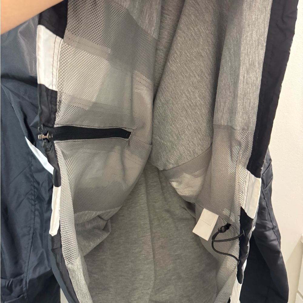 Windbreaker - Picture 11 of 11